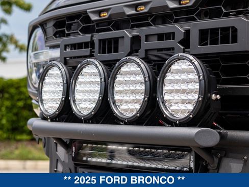 Used 2025 Ford Bronco Badlands AWD/4WD image 18