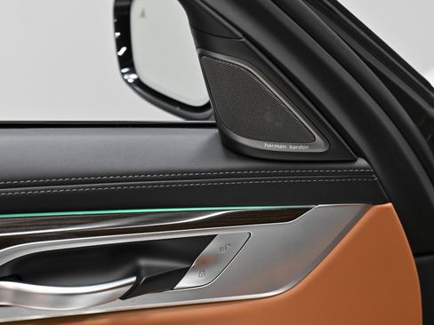 Used 2022 BMW M760i xDrive w/ Luxury Rear Seating Package image 22