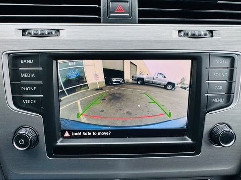 Used 2016 Volkswagen Golf S image 49