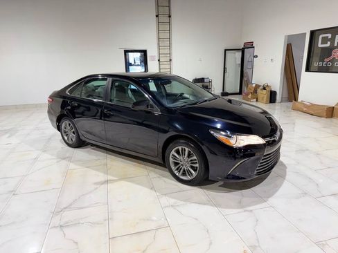 Used 2017 Toyota Camry LE FWD image 3
