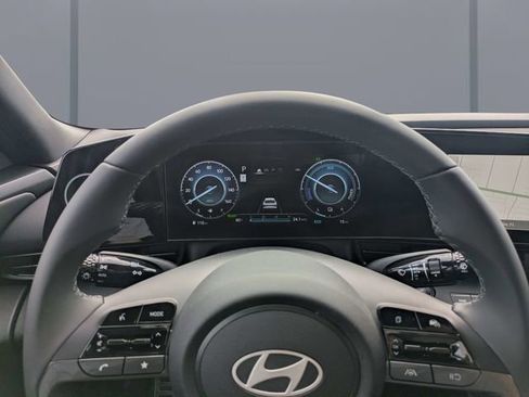 Used 2025 Hyundai Elantra SEL FWD image 28