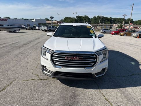 Used 2023 GMC Terrain SLT AWD/4WD image 2