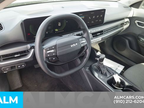 Used 2025 Kia K4 LXS image 15