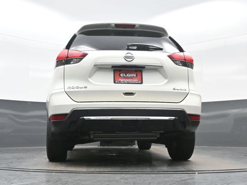 Used 2017 Nissan Rogue SL w/ SL Premium Package image 29