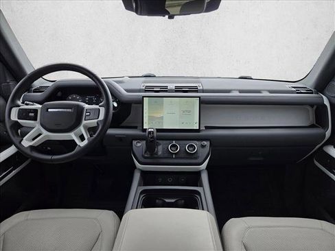 Used 2024 Land Rover Defender 110 SE image 17