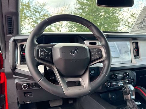 Used 2024 Ford Bronco Heritage Edition AWD/4WD image 11