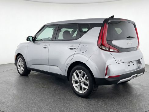 Used 2025 Kia Soul LX w/ LX Technology Package FWD image 6