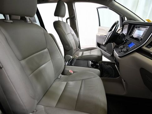 Used 2018 Toyota Sienna XLE Premium image 29