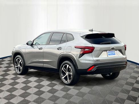 Used 2024 Chevrolet Trax RS image 4