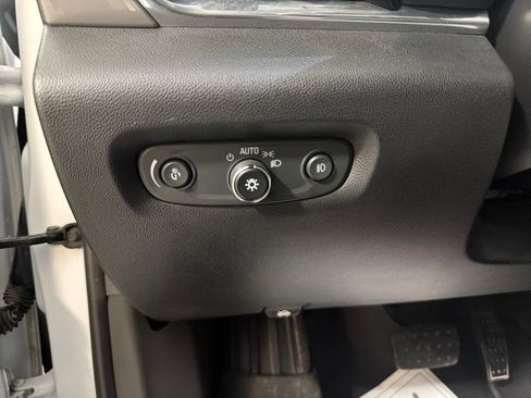 Used 2018 Chevrolet Traverse LT image 46