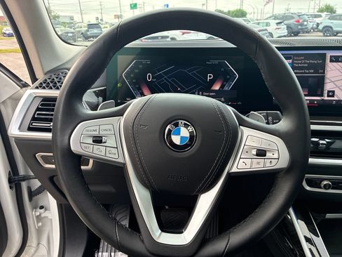 Used 2025 BMW X7 xDrive40i w/ Premium Package AWD/4WD image 13