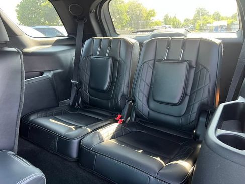 Used 2017 Ford Explorer Platinum AWD/4WD image 5