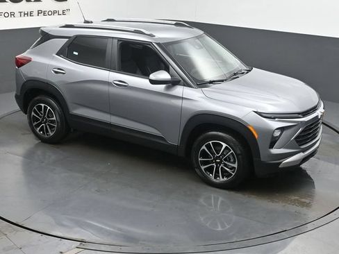 New 2026 Chevrolet TrailBlazer LT w/ Convenience Package AWD/4WD image 16