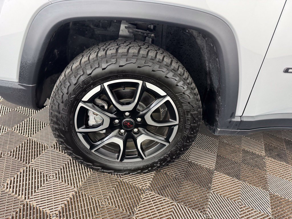 Used 2025 Jeep Compass Trailhawk AWD/4WD image 21
