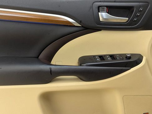 Used 2019 Toyota Highlander Limited image 13