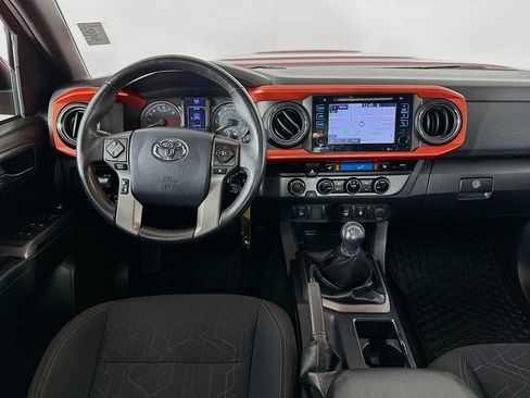 Used 2017 Toyota Tacoma TRD Off-Road image 24
