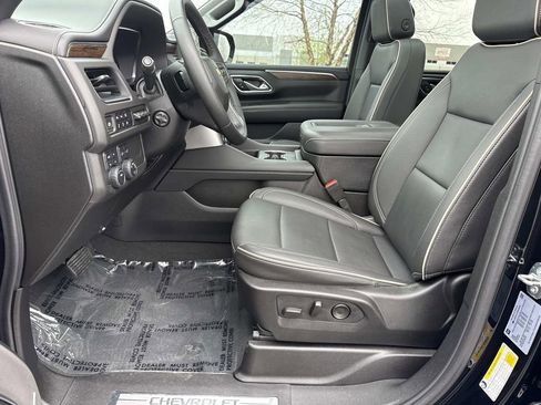Used 2024 Chevrolet Suburban Premier image 23