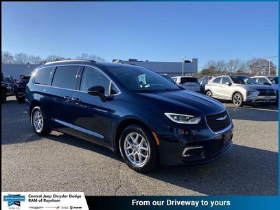 Used 2022 Chrysler Pacifica Touring-L