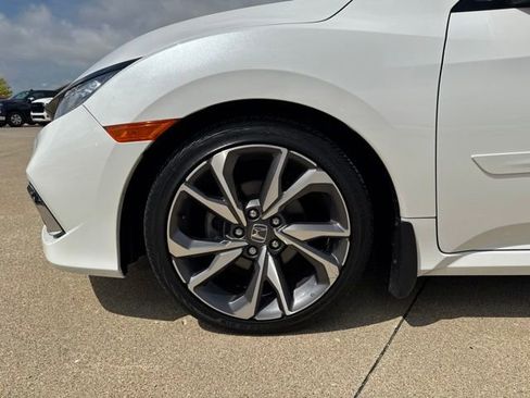 Used 2019 Honda Civic Touring image 12