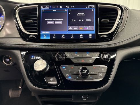 New 2026 Chrysler Pacifica Select image 22