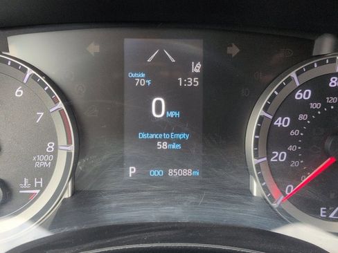 Used 2021 Toyota Highlander LE image 11