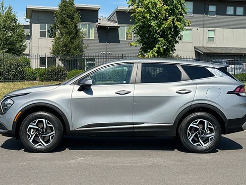 Used 2023 Kia Sportage LX AWD/4WD image 6