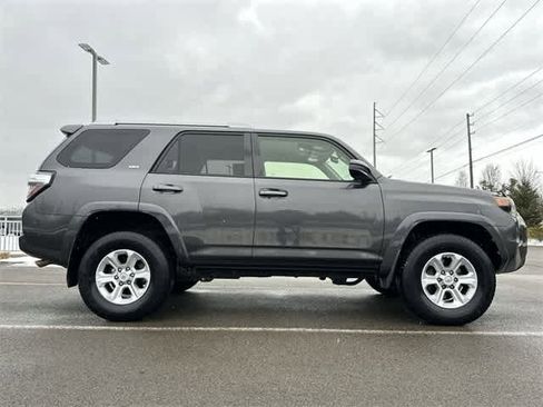 Used 2018 Toyota 4Runner SR5 image 3