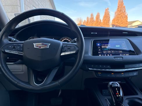 Certified 2022 Cadillac XT4 Premium Luxury w/ Enhanced Visibility Package image 15