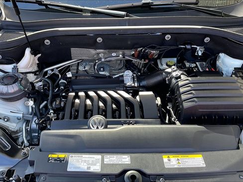 Used 2023 Volkswagen Atlas SE w/ Panoramic Sunroof Package image 9