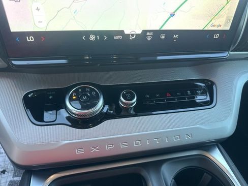 New 2025 Ford Expedition Active image 25