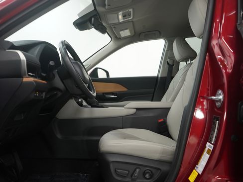 Used 2024 Toyota Grand Highlander Limited image 25