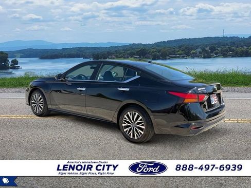 Used 2025 Nissan Altima 2.5 SV FWD image 5