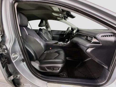 Used 2021 Toyota Camry XLE w/ Navigation Package FWD image 19