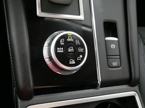 Used 2023 Mitsubishi Outlander SE AWD/4WD image 29