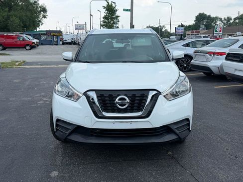 Used 2019 Nissan Kicks SV FWD image 2