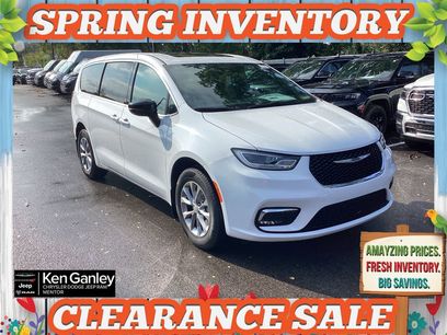 New 2026 Chrysler Pacifica Select
