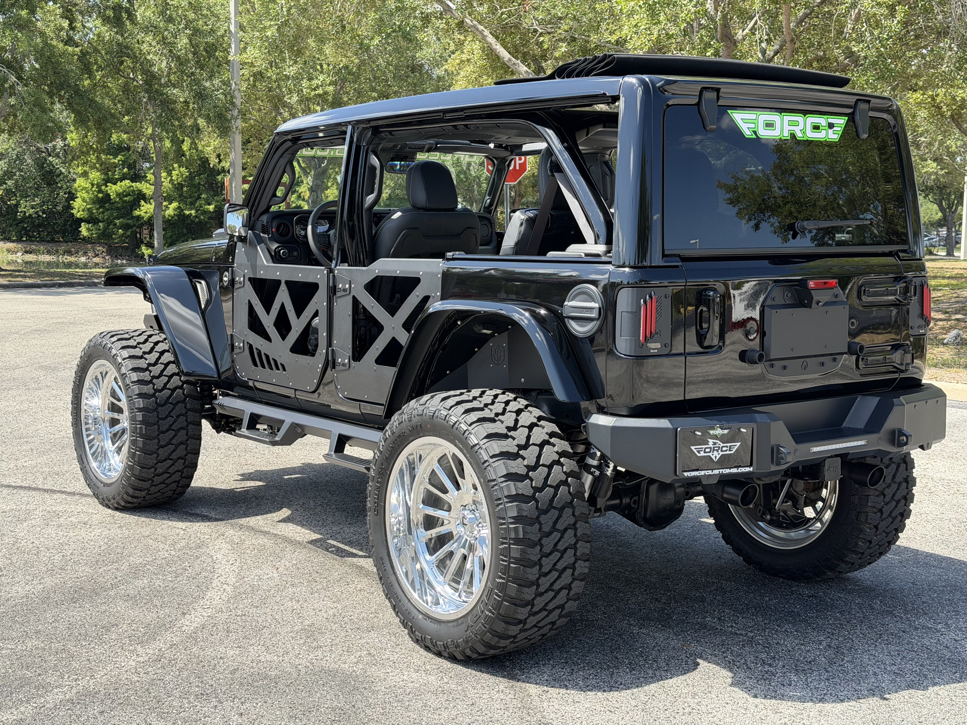 Used 2024 Jeep Wrangler Unlimited Rubicon AWD/4WD image 7