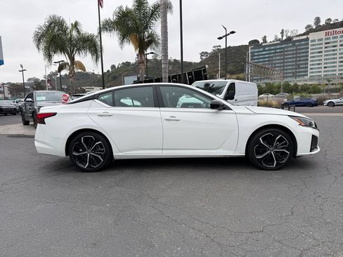 Used 2024 Nissan Altima 2.5 SR FWD image 5