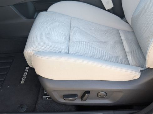 Used 2025 Nissan Rogue SV image 11