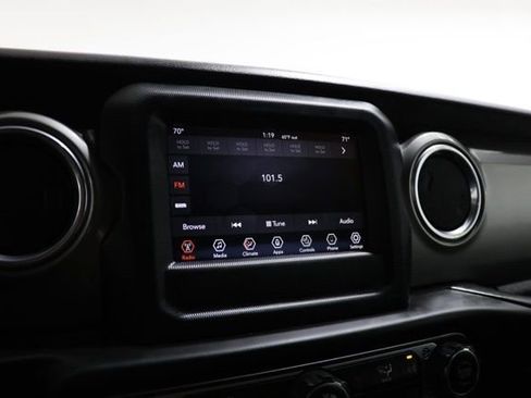 Used 2018 Jeep Wrangler Unlimited Sahara w/ Cold Weather Group AWD/4WD image 26