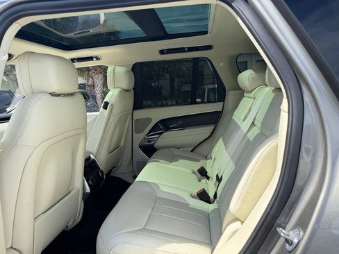 Used 2023 Land Rover Range Rover SE AWD/4WD image 12