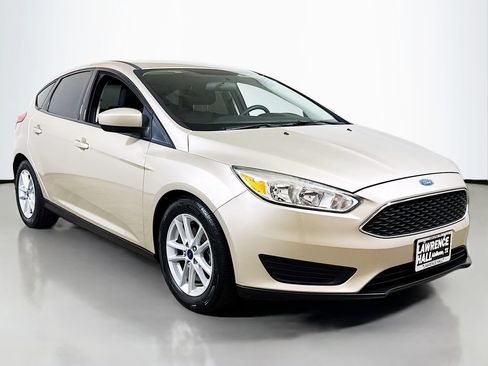 Used 2018 Ford Focus SE FWD image 3