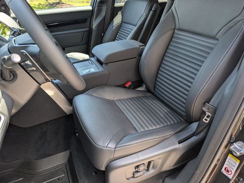 New 2026 Land Rover Discovery S AWD/4WD image 5