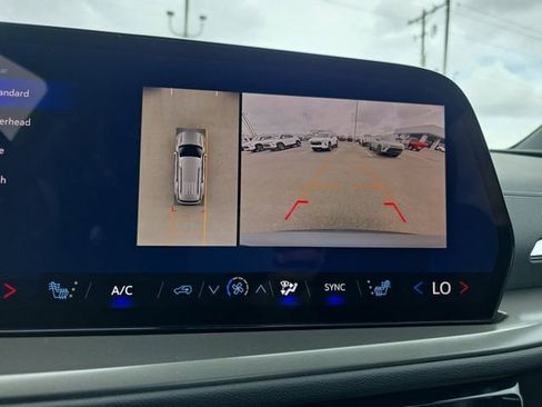 New 2026 Chevrolet Traverse LT image 23