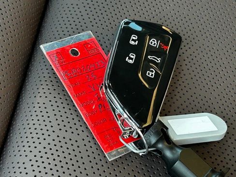 New 2025 Volkswagen ID. Buzz Pro S image 53