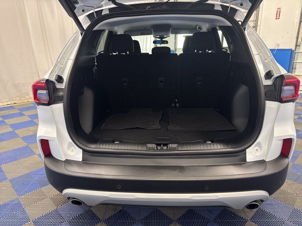 Used 2023 Ford Escape Active w/ Tech Pack #1 AWD/4WD image 25
