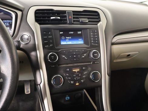 Used 2018 Ford Fusion SE image 5