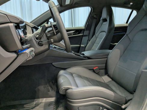 Certified 2025 Porsche Panamera image 5
