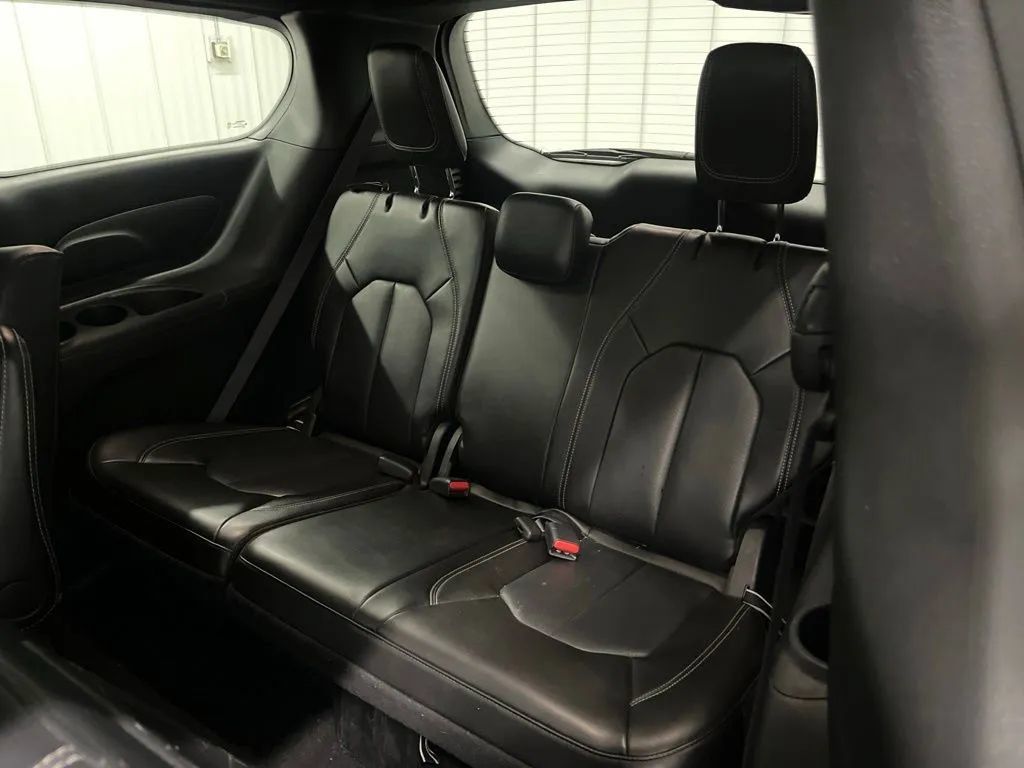 Used 2024 Chrysler Pacifica Limited FWD image 17