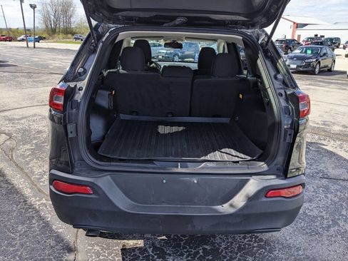 Used 2016 Jeep Cherokee Latitude w/ Cold Weather Group AWD/4WD image 21